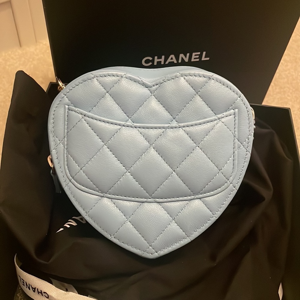 š„Rare baby light blue Chanel heart bagš„ - Picture 7 of 8